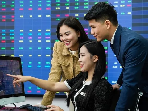 VN-Index tiến sát 1.925 điểm, khuyến nghị ưu tiên nhóm ngân hàng và tiêu dùng