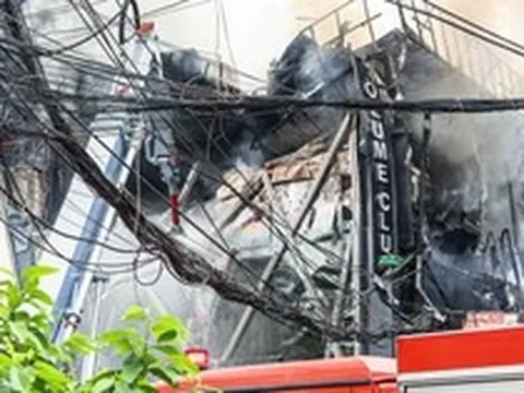 Hiện trường tan hoang sau vụ cháy quán karaoke ở Hà Nội