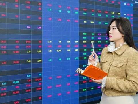 VN-Index áp sát 1.925 điểm: Nên xuống tiền hay chốt lời?