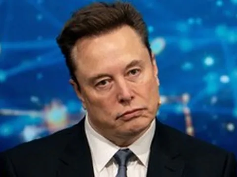 Lượt tải xuống giảm 60%, Elon Musk thừa nhận Grok chỉ là "công ty nhỏ nhất" trong cuộc đua AI