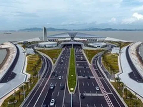 Đốt hầm lớn nhất thế giới nặng 80.000 tấn chìm xuống nước, 15.000 người hò reo vì thành công lớn, dự án 6 tỷ USD lập kỷ lục mới