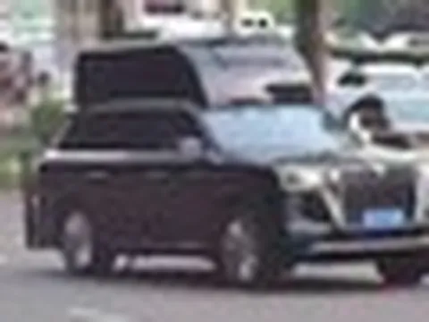 Chiếc xe bị "sưng đầu" gây khó hiểu trong chuyến thăm Trung Quốc của ông Trump: Không ai rõ có mục đích gì
