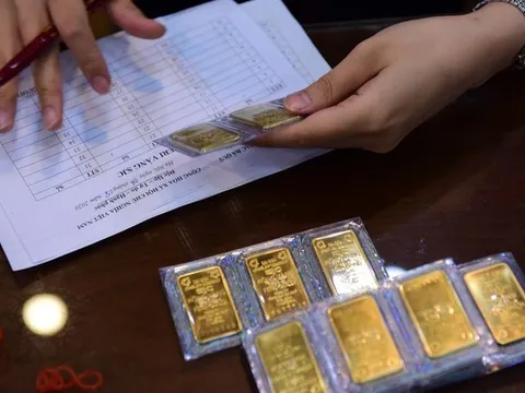 Phạt đến 50 triệu đồng nếu không khai báo việc mang vàng, tiền mặt khi xuất cảnh