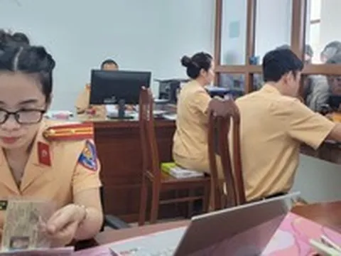 CSGT Gia Lai lật tẩy chiêu “thế thân” né trừ điểm giấy phép lái xe
