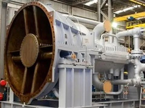 Một nhà máy hóa dầu đối mặt với nguy cơ đóng cửa vĩnh viễn: Chuyên gia Nga vào cuộc, tạo ra "siêu phẩm"