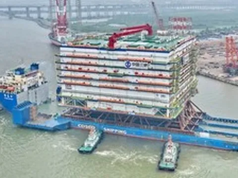 Trung Quốc thả công trình nặng 25.000 tấn, cao tương đương tòa nhà chung cư 15 tầng xuống biển: Để làm gì?