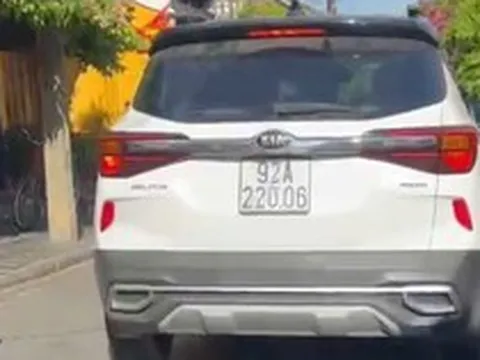 Phạt chủ xe lưu thông vào đường cấm ở phố cổ Hội An
