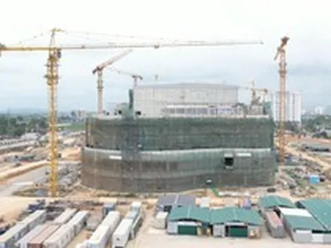 Hàng trăm kỹ sư, công nhân cùng nhiều thiết bị hiện đại tăng tốc triển khai trung tâm thương mại Aeon Mall quy mô lớn nhất Việt Nam, sẽ đi vào hoạt động trong vài tháng nữa