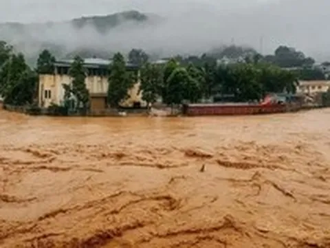 Mưa lớn nhất từ đầu mùa, lũ trên nhiều sông ở miền Bắc