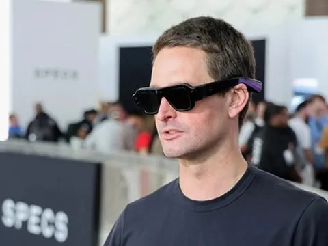 Snap tung kính AR giá 2.195 USD, tham vọng cạnh tranh Meta và Apple