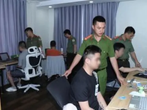 Cảnh sát đồng loạt kiểm tra 5 căn hộ, phát hiện 23 người nghi điều hành đường dây lừa đảo
