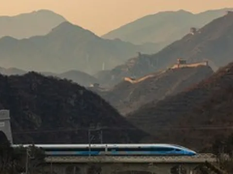 Không hổ danh là Trung Quốc: Tàu chạy với tốc độ "xé gió" 350km/h, công nghệ phanh cũng phải ở tầm cao