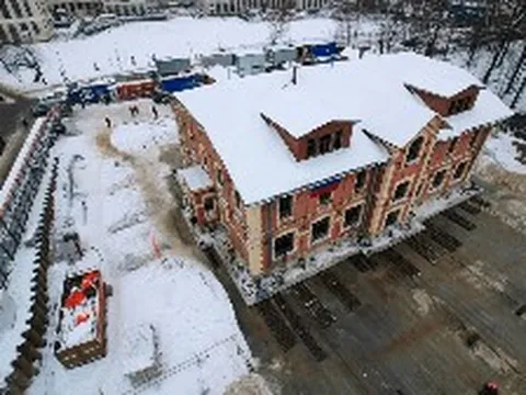 ‘Thần đèn’ Nga khiến thế giới ngỡ ngàng khi ‘nhấc’ ngon ơ toà nhà 3.200 tấn, di chuyển lắt léo không vỡ một viên gạch