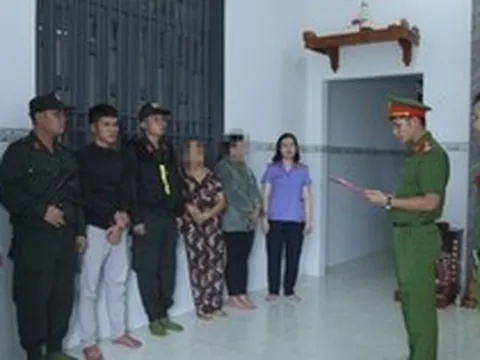 Thi hành lệnh khám xét, khởi tố hàng loạt tổ trưởng, quản lý kho, nhân viên vật liệu