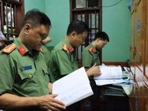 Khởi tố 2 Phó Chủ tịch xã Phùng Văn Quang SN 1979 và Trương Xuân Hữu SN 1983