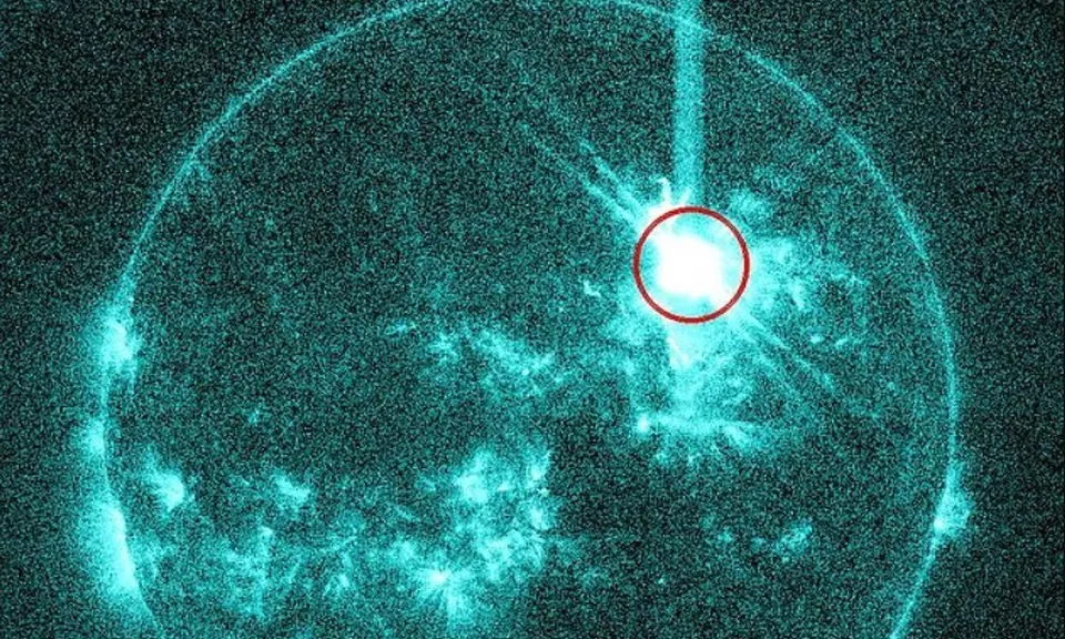 Mặt trời 'bùng nổ', nguy cơ làm gián đoạn liên lạc và vệ tinh toàn cầu